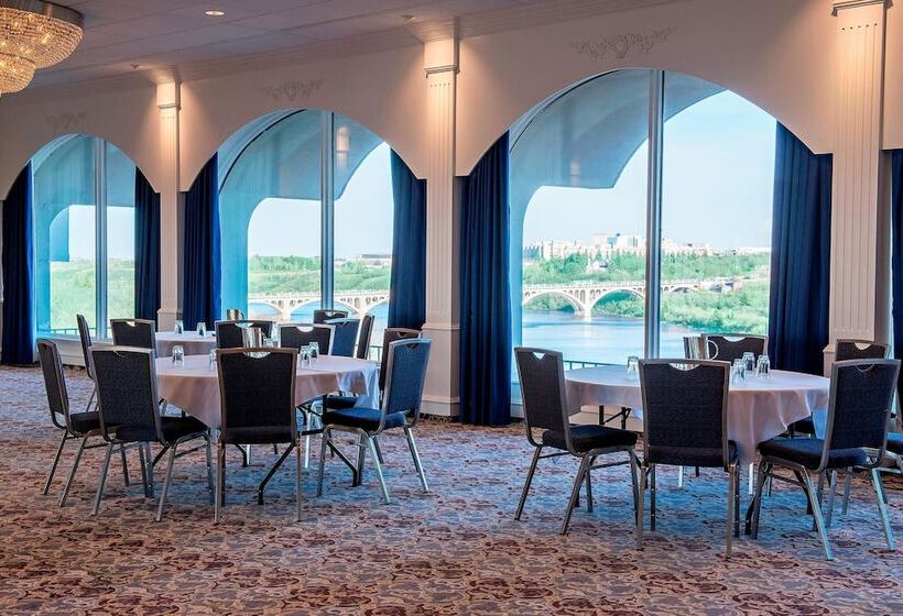 هتل Sheraton Cavalier Saskatoon