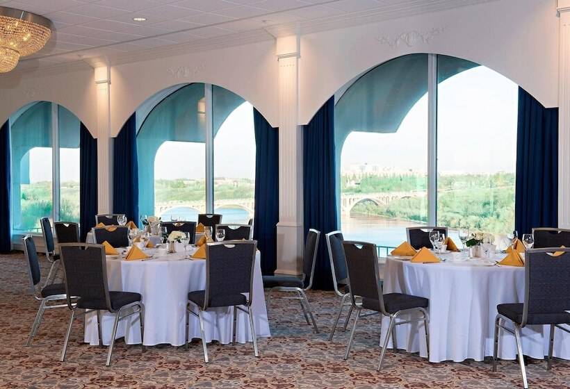 هتل Sheraton Cavalier Saskatoon