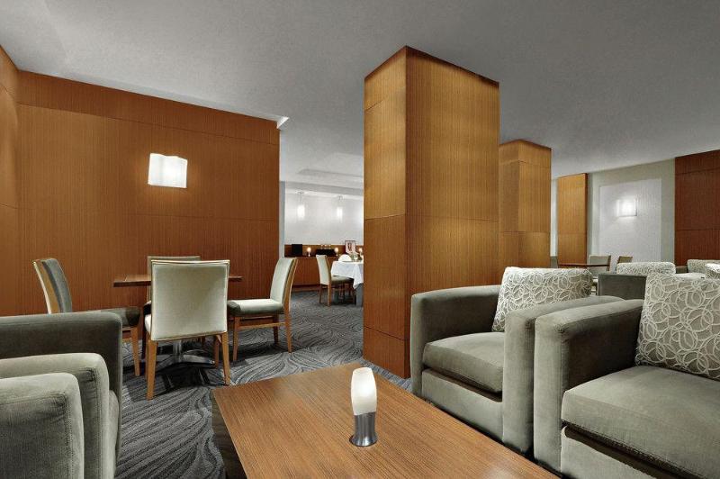 هتل Sheraton Cavalier Saskatoon