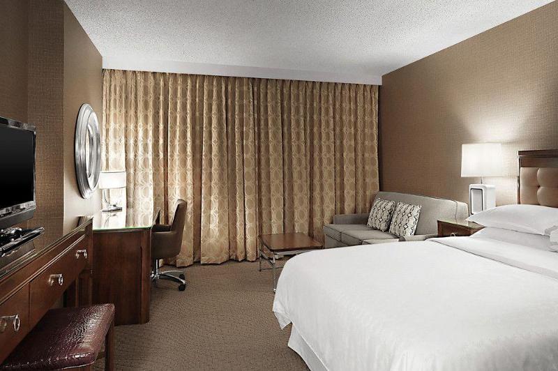 هتل Sheraton Cavalier Saskatoon