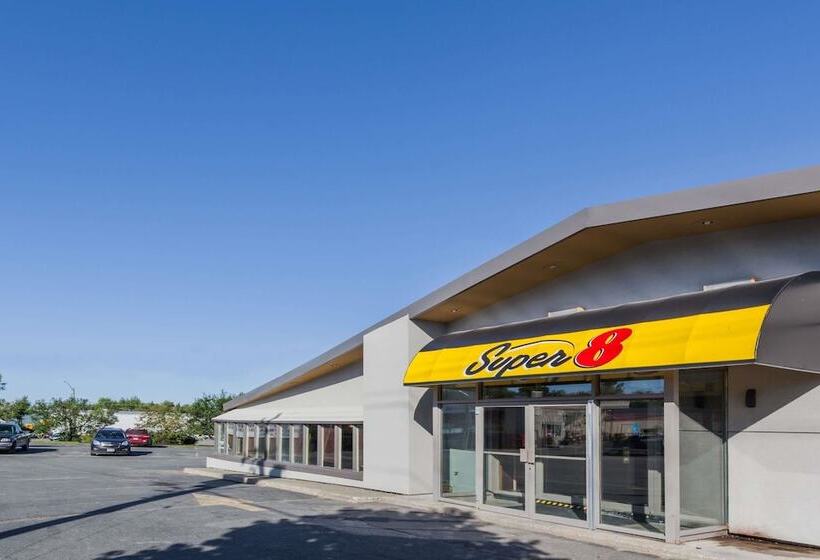 酒店 Super 8 By Wyndham Kirkland Lake