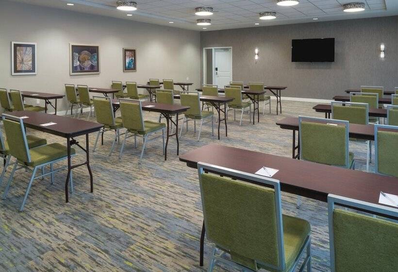 هتل Towneplace Suites By Marriott Oshawa