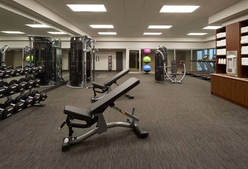 هتل Towneplace Suites By Marriott Oshawa