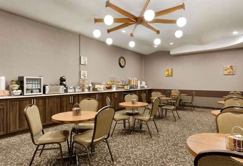 בית מלון כפרי Travelodge By Wyndham Lethbridge