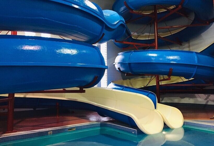 בית מלון כפרי Travelodge By Wyndham Lloydminster