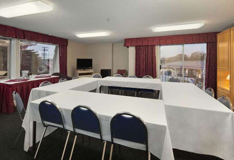 فندق Travelodge By Wyndham Nanaimo
