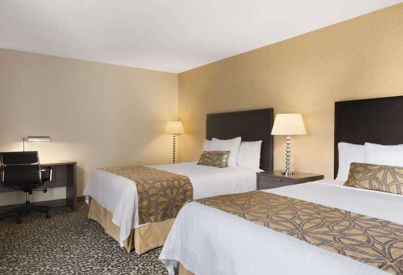 هتل Travelodge By Wyndham Niagara Falls Fallsview