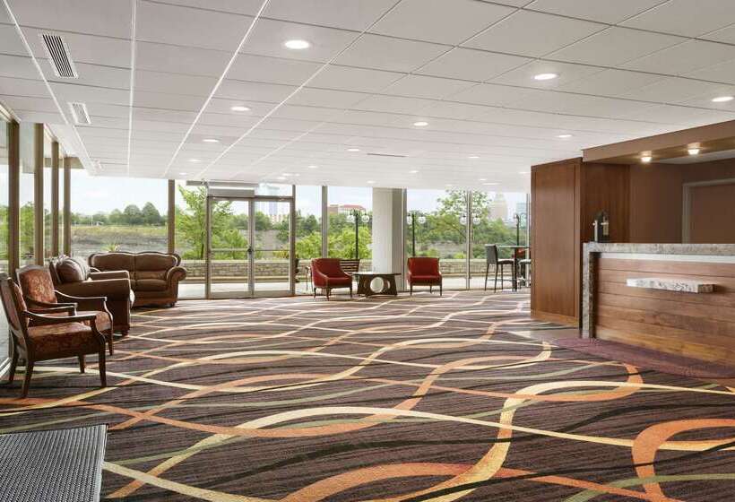 هتل Travelodge By Wyndham Niagara Falls Fallsview