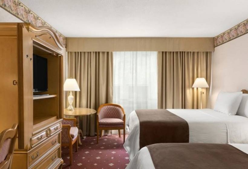 هتل Travelodge By Wyndham Niagara Falls Fallsview