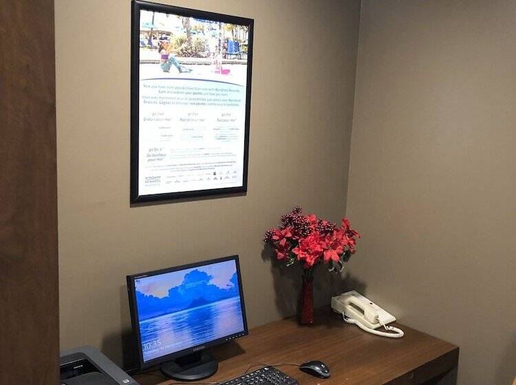 هتل Travelodge By Wyndham Niagara Falls Fallsview