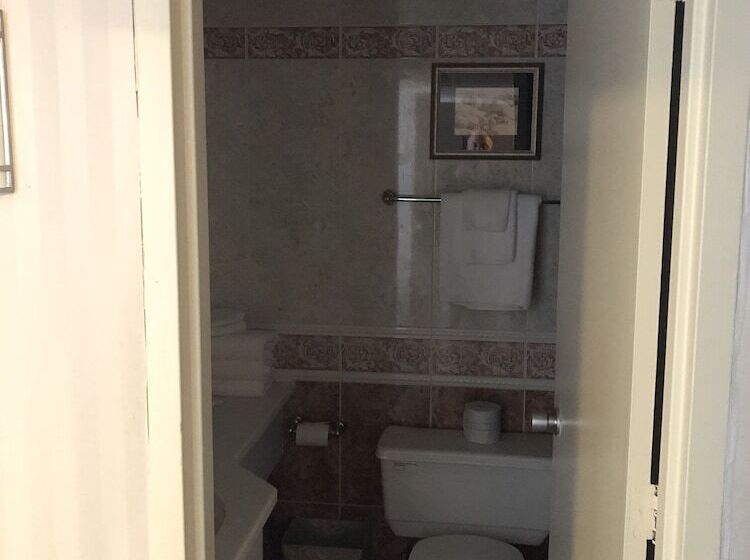 هتل Travelodge By Wyndham Niagara Falls Fallsview