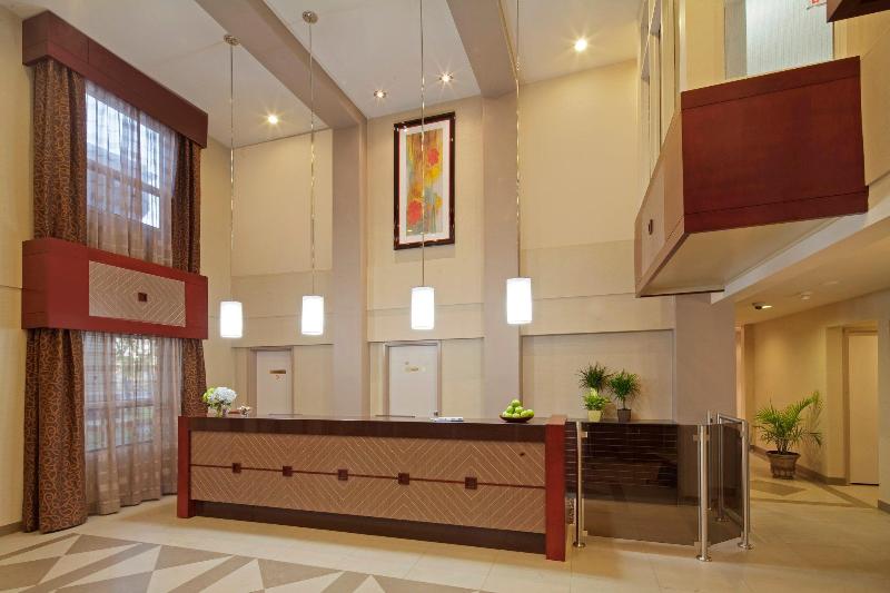 هتل Travelodge By Wyndham Oshawa Whitby