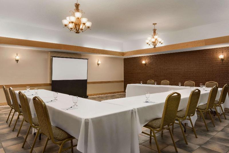 فندق Travelodge By Wyndham Simcoe