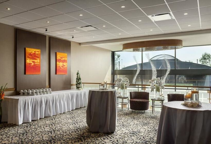 Poco Inn And Suites Hotel & Conference Centre