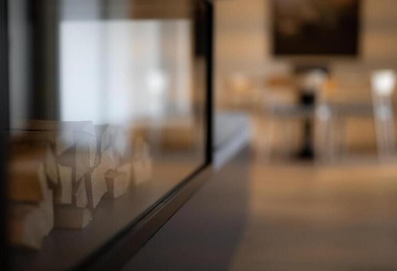 Victoria Hotel & Residence