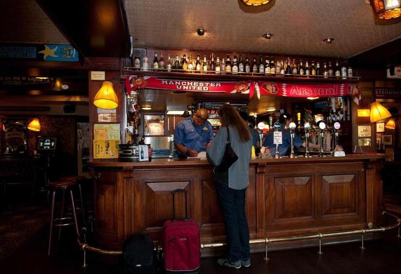 Szálloda Pickwick And Pub The Room With A View