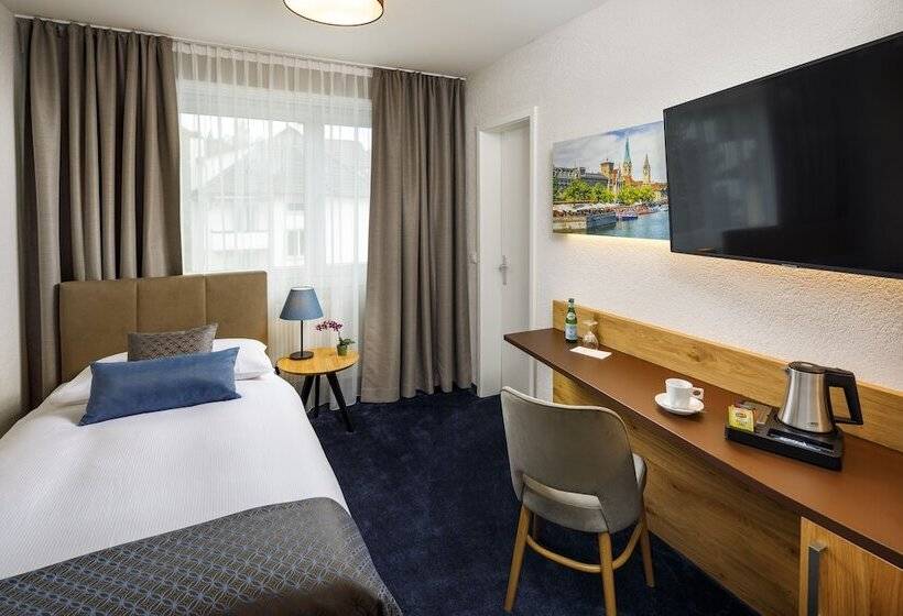 בית מלון כפרי Tivoli