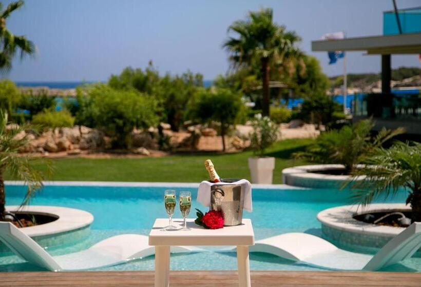 هتل Asterias Beach