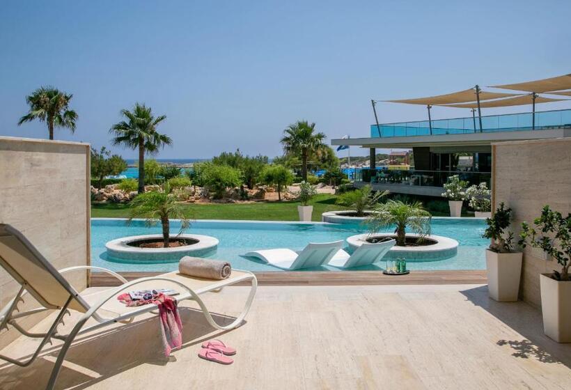 هتل Asterias Beach