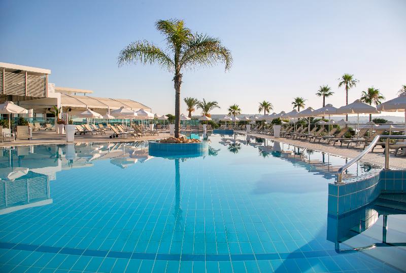 هتل Asterias Beach
