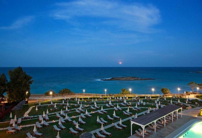 هتل Capo Bay