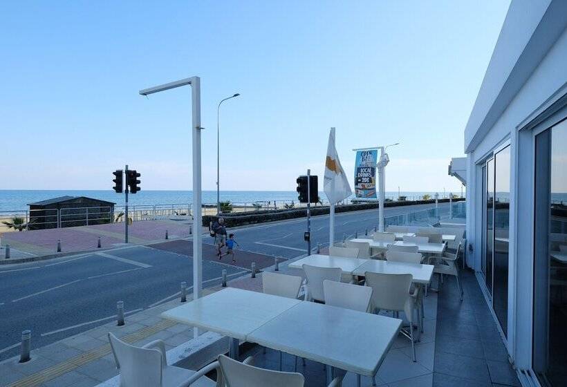 هتل Flamingo Beach
