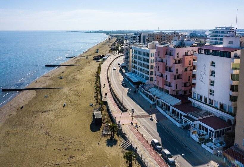 هتل Flamingo Beach