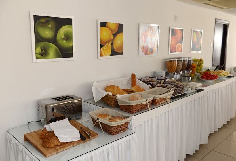 Les Palmiers Beach Boutique Hotel & Luxury Apartments