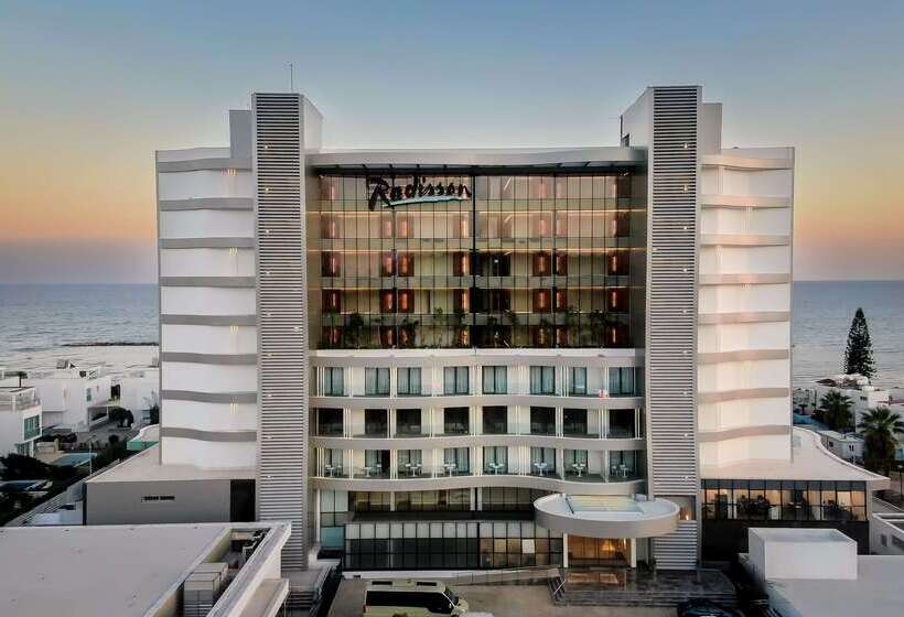 هتل Radisson Beach Resort Larnaca