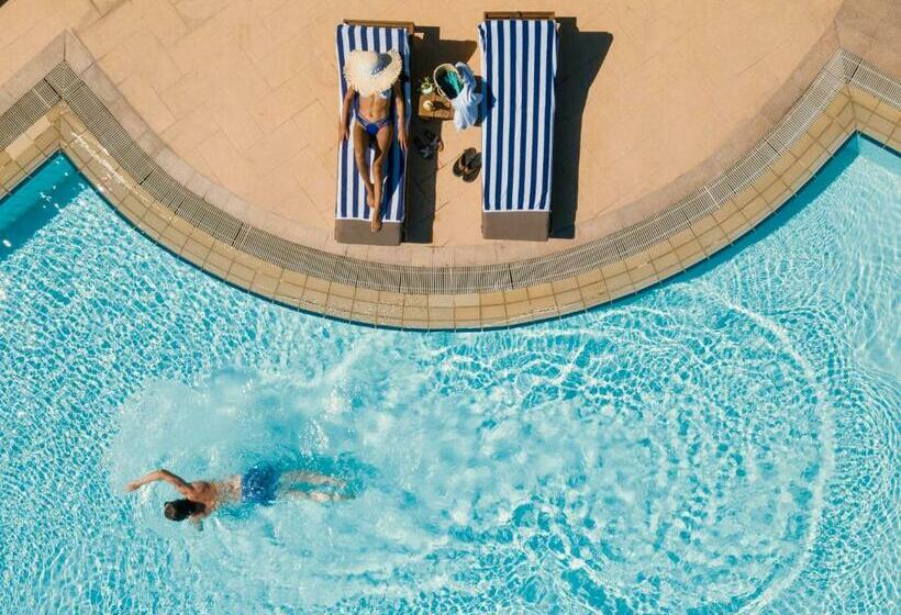 هتل St Raphael Resort