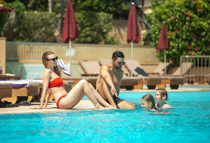 هتل St Raphael Resort