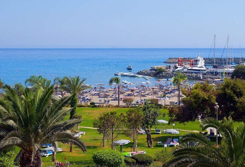 هتل St Raphael Resort