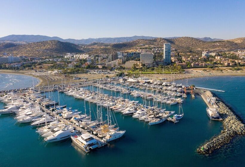 هتل St Raphael Resort