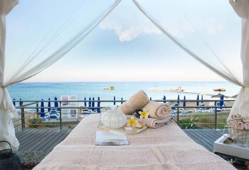 هتل Vrissiana Boutique Beach