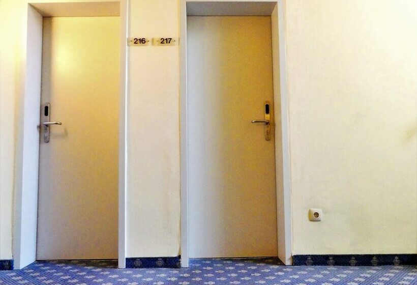 هتل Konigshof The Arthouse