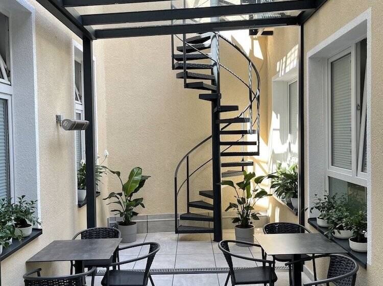 Palm Premium Hotel & Apartments