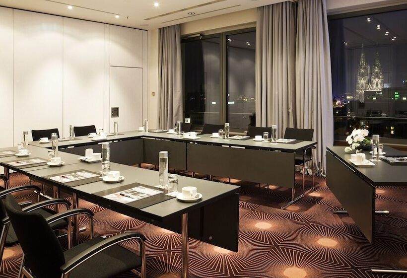 هتل Pullman Cologne