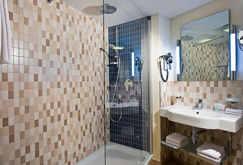 هتل Wyndham Köln