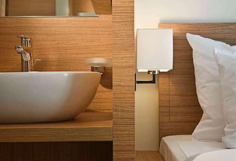 هتل Wyndham Köln