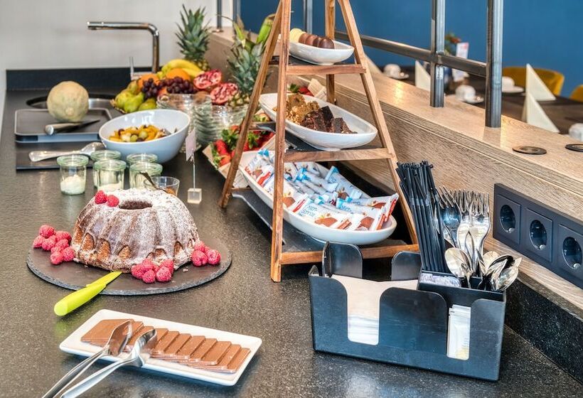 & Living Am Wartturm   Hotel & Apartments