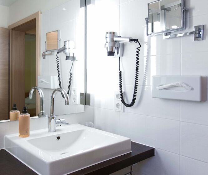 & Living Am Wartturm   Hotel & Apartments