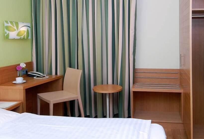Business & Budget Hotel Tessin