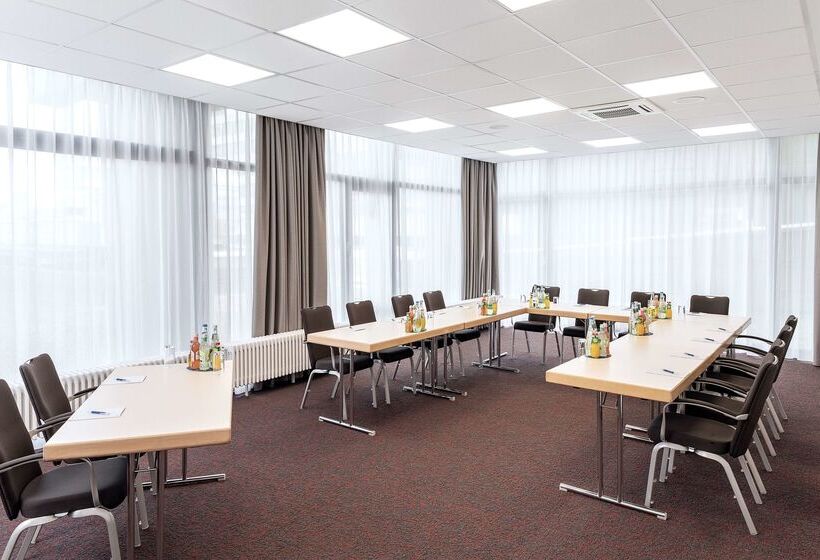 בית מלון כפרי NH Erlangen