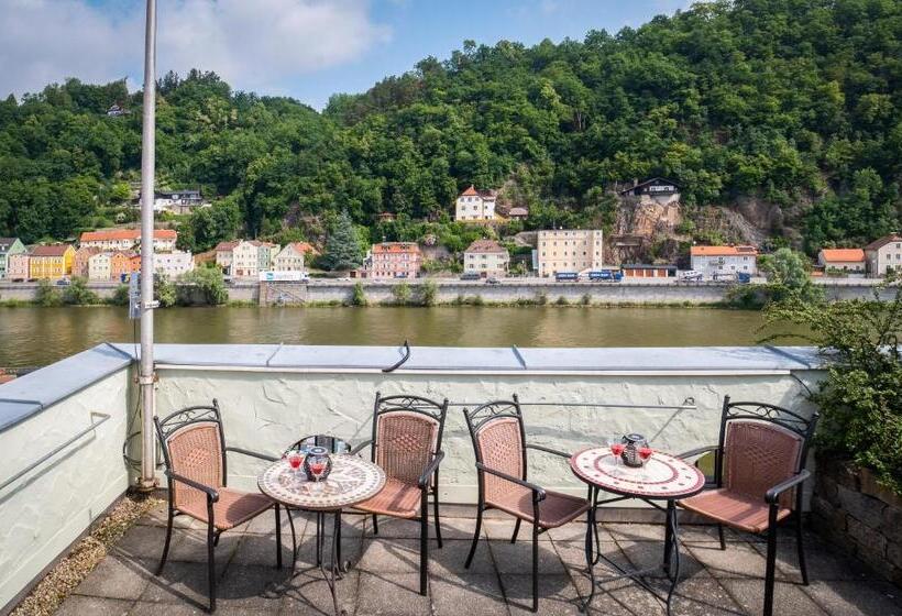 هتل Passauer Wolf