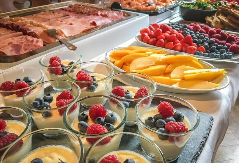 Отель Vier Jahreszeiten