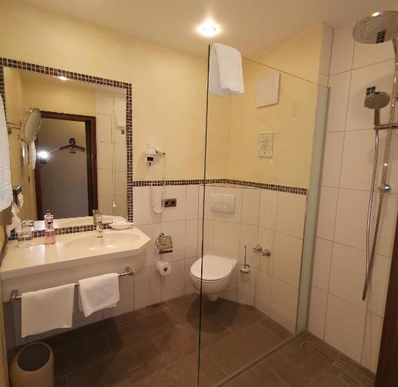 בית מלון כפרי & Weinhaus Anker