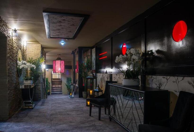 Holyrood Hotel   Leisure Centre & The Spa At Orchids