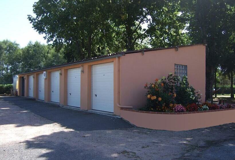 호텔 Auberge De L Orisse Et Iris Hostel