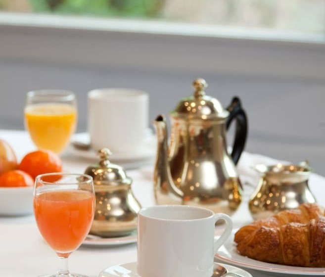 ホテル Grand Hôtel De Solesmes   Teritoria