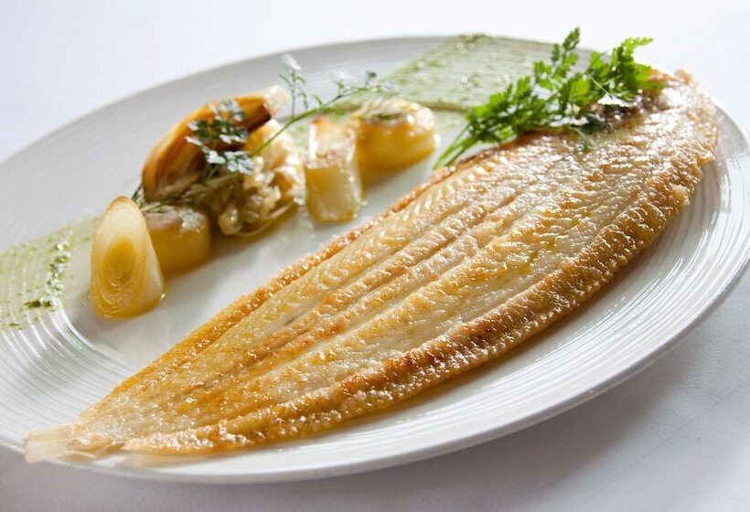 ホテル Grand Hôtel De Solesmes   Teritoria